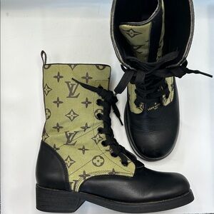 LOUIS VUITTON Women's LV Metropolis Flat Ranger Boots size 38